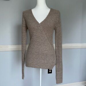 Buckle Willow & root brand fitted deep V Neckline long sleeve sweater.